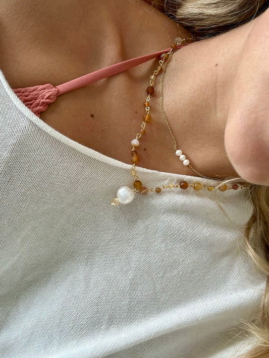 Abi pearl necklace